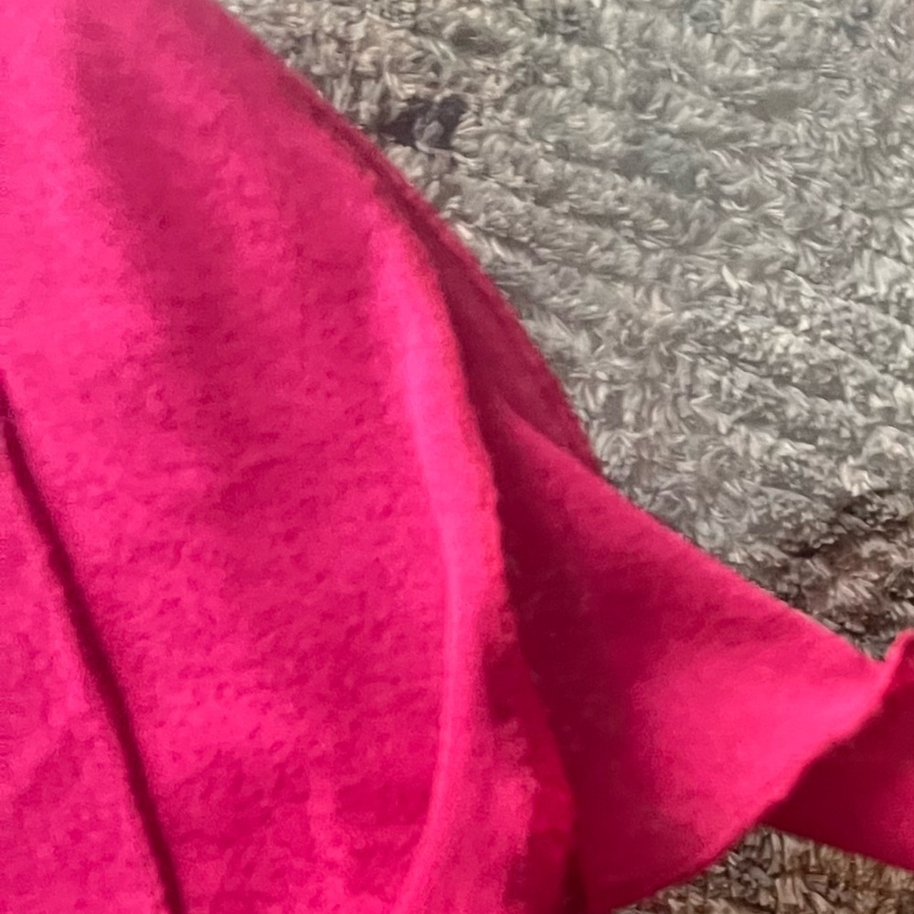 FREE With PURCHASE-Vibrant Pink Saronge - Picture 3 of 4